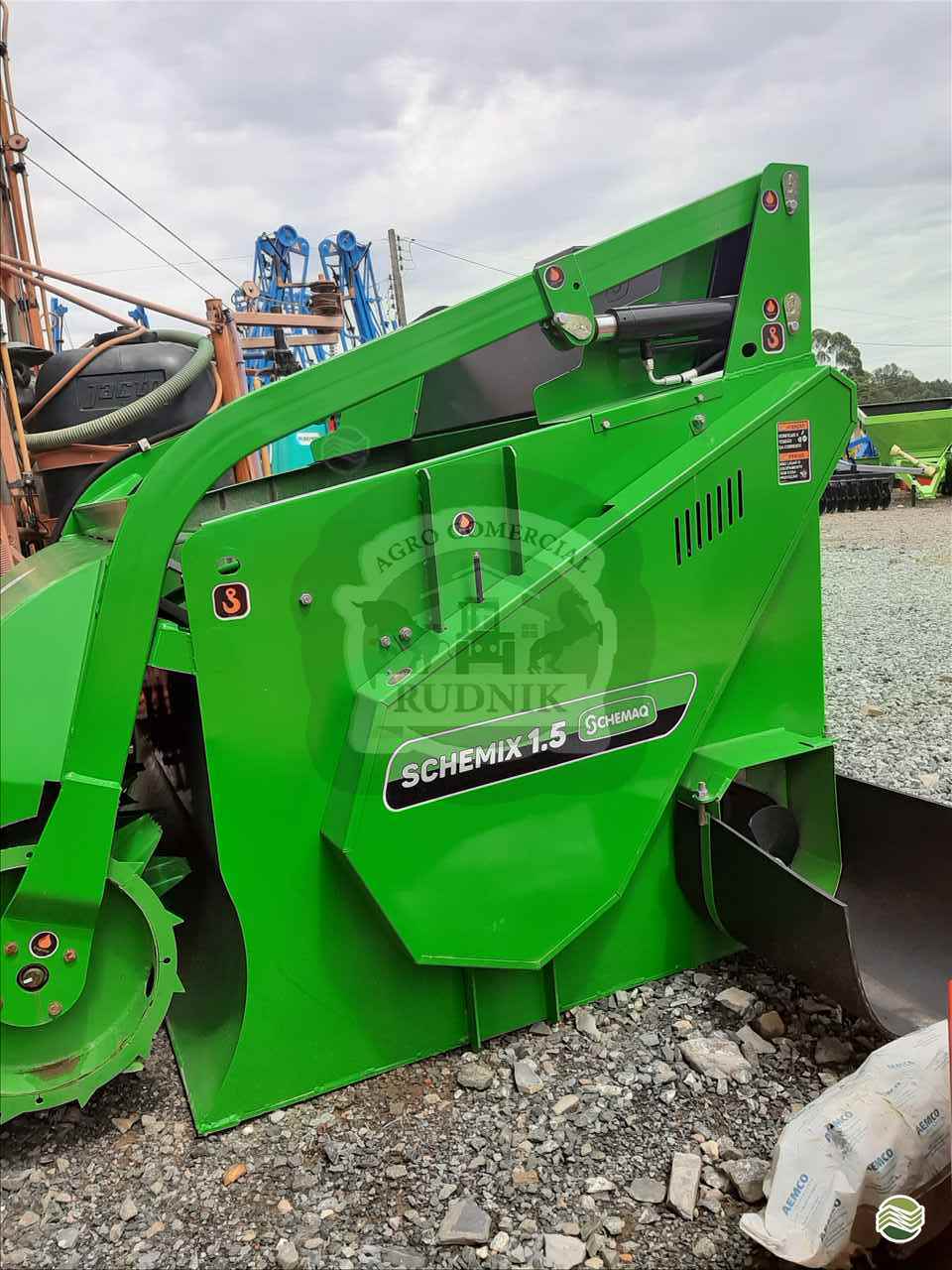 IMPLEMENTOS AGRICOLAS DESENSILADEIRA DESENSILADEIRA Agrocomercial Rudnik - Landini ITAIOPOLIS SANTA CATARINA SC